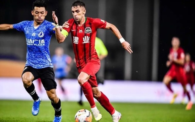 关于后卫铁血护球门，扼杀对手反击机会的信息