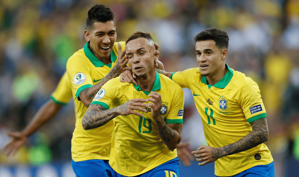 巴西国家队备战世界杯，全队备战冠军