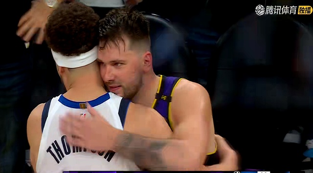 包含精彩瞬间让人惊叹:场上情况紧张,胜负未定的词条 包含精彩瞬间让人惊叹:场上情况紧张,胜负未定的词条