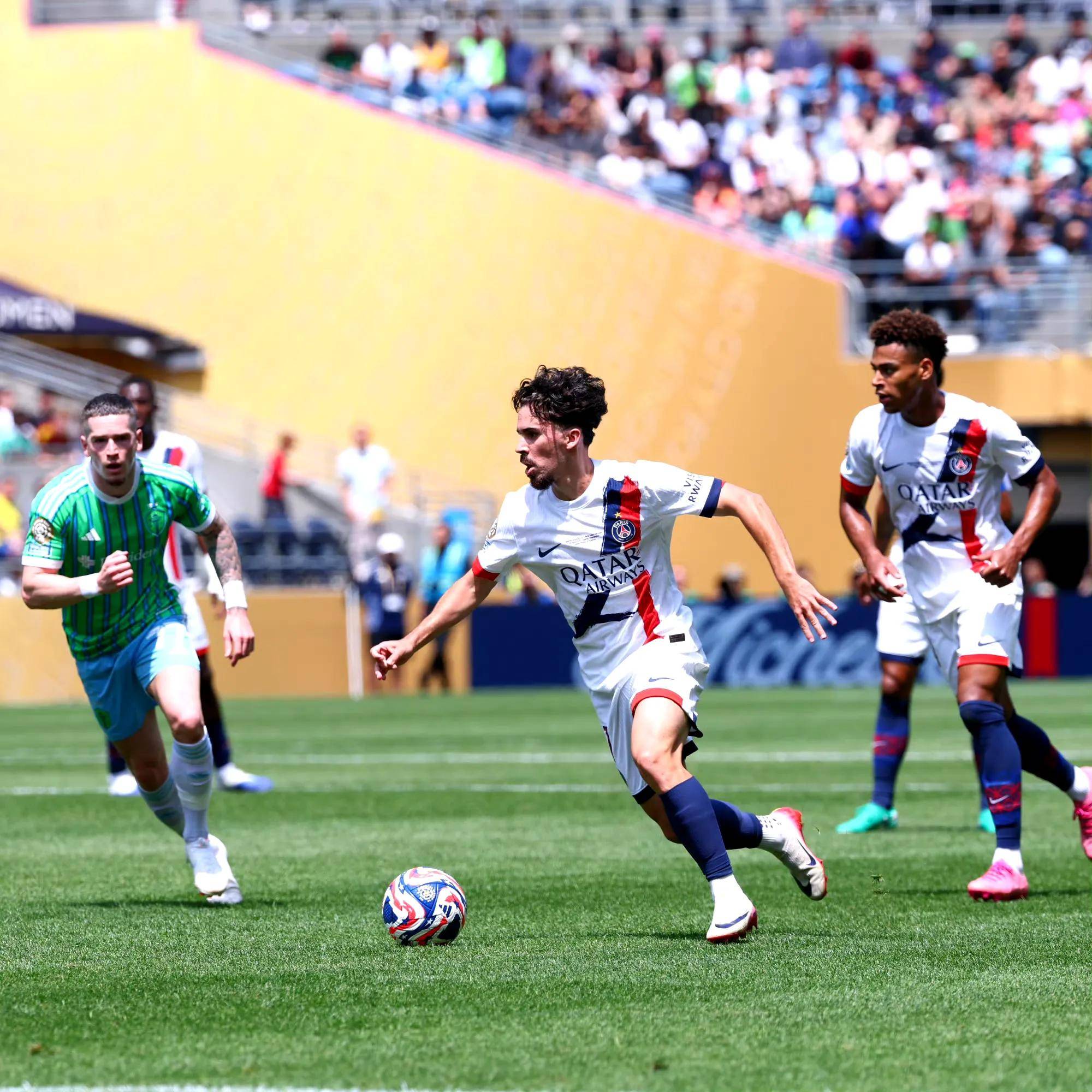 马德里竞技凭借抢眼表现,晋级淘汰赛 马德里竞技凭借抢眼表现,晋级淘汰赛