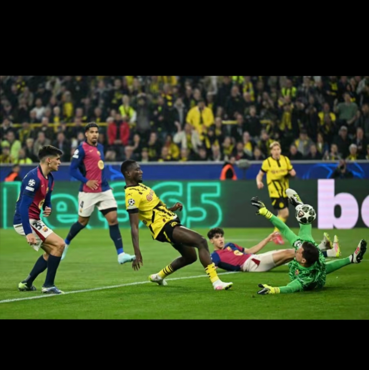 巴萨险胜拜仁，罗德里关键制胜