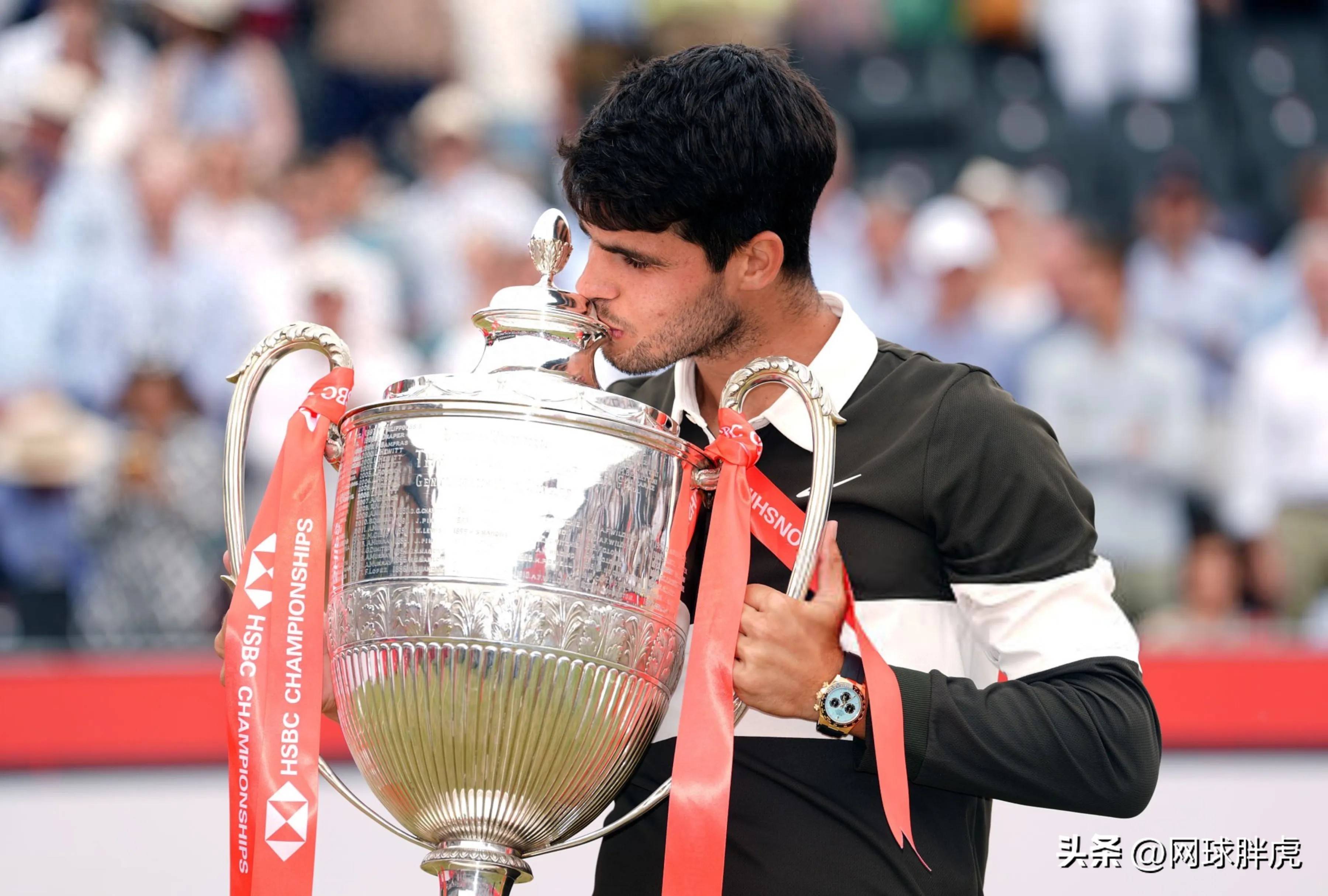 年终总决赛完胜拉沃尔杯,阿尔卡拉斯刷新纪录 年终总决赛完胜拉沃尔杯,阿尔卡拉斯刷新纪录