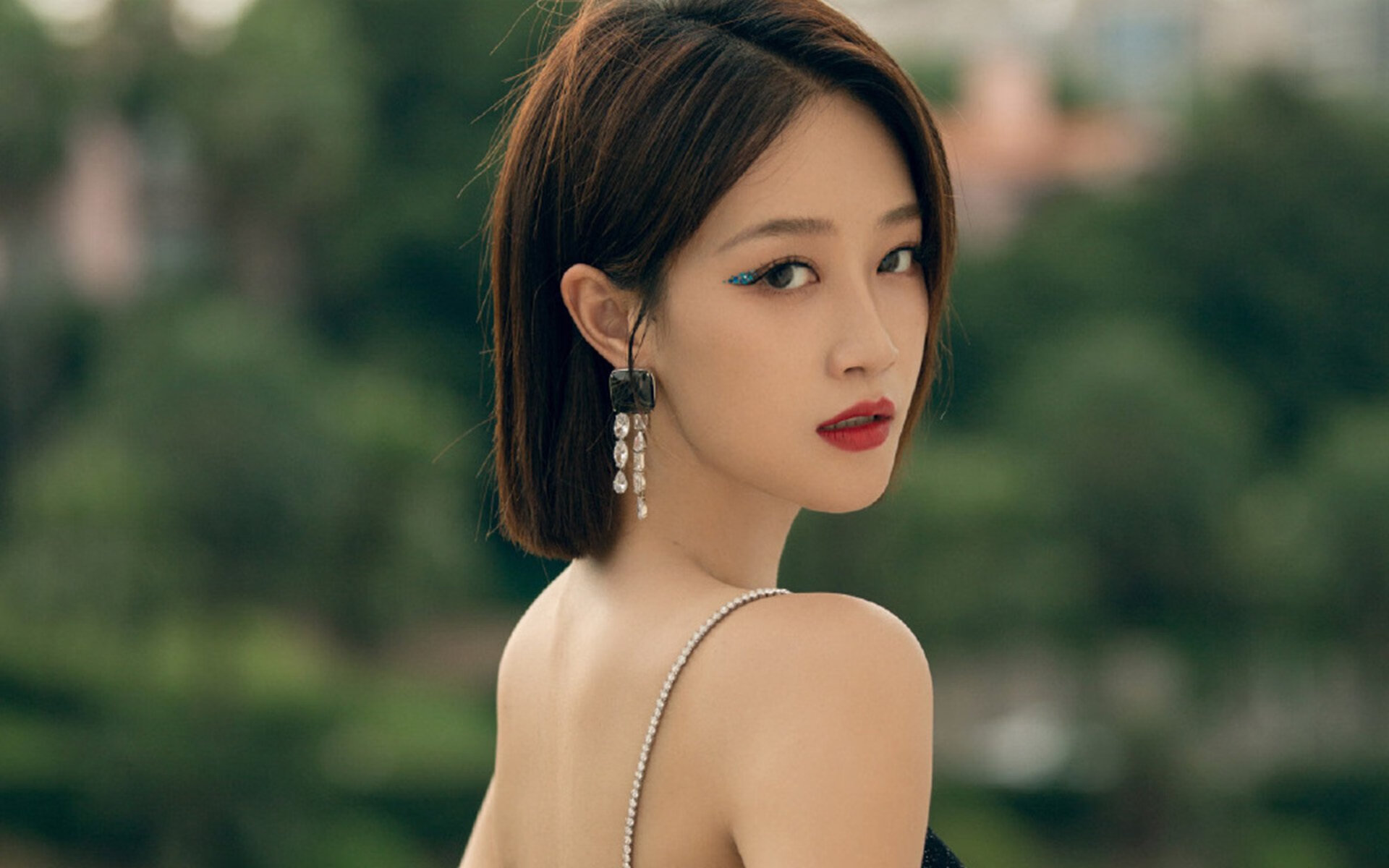 当卢卡魔法照亮欧冠之夜，体育世界里隔空呼应的伟大