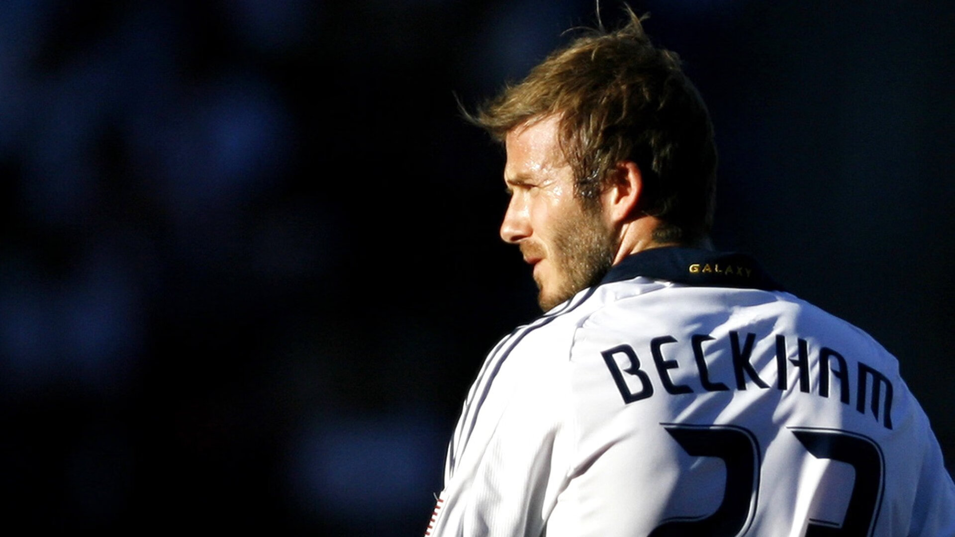 雷火电竞-奥运周期关键战之夜，爱德华兹高举火炬，点燃赛场与人心